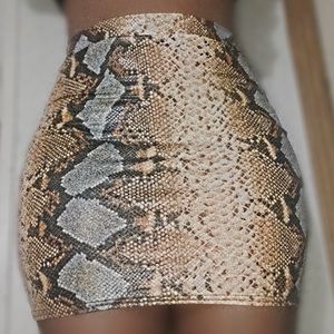 Snake print | mini skirt